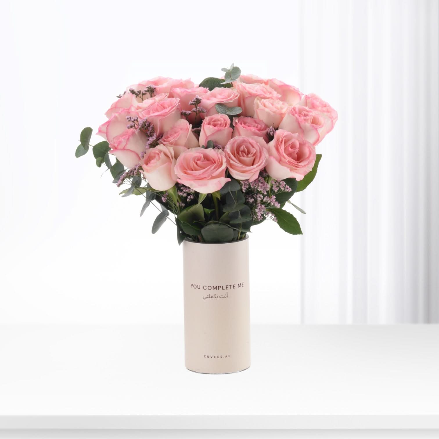 Soft pink roses in minimalist vase with bilingual message, elegant and romantic.