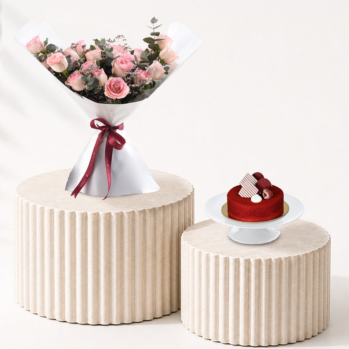 Royal Pink Bouquet with Cake - Zuvees.ae