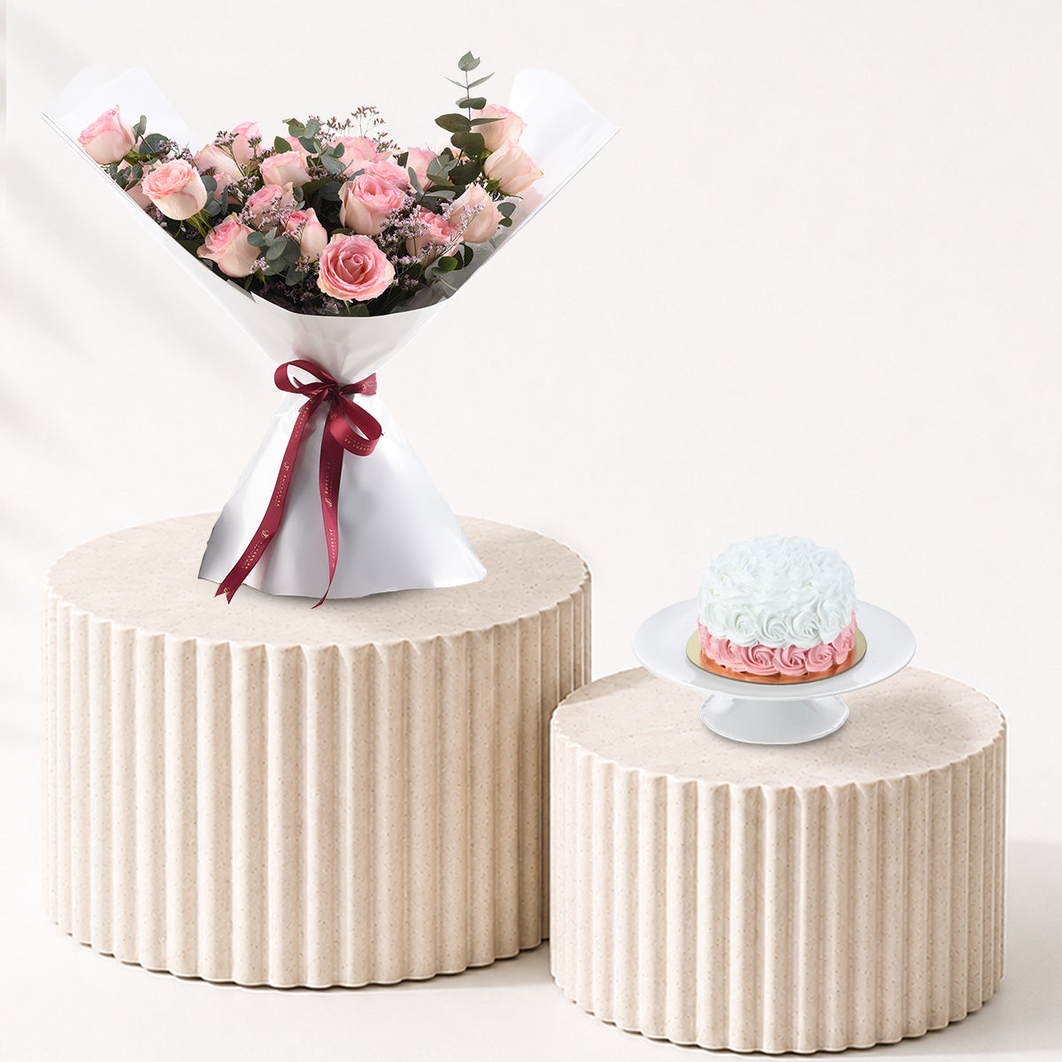 Royal Pink Bouquet with Cake - Zuvees.ae