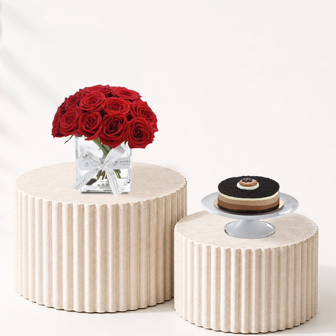 21 Red Roses Vase with Cake Combo - Zuvees.ae
