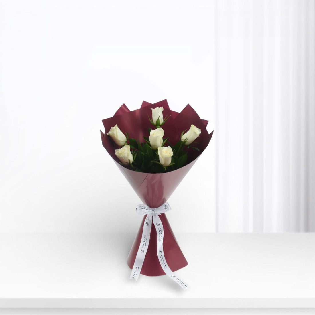 6 Whites Bouquet - Zuvees.ae