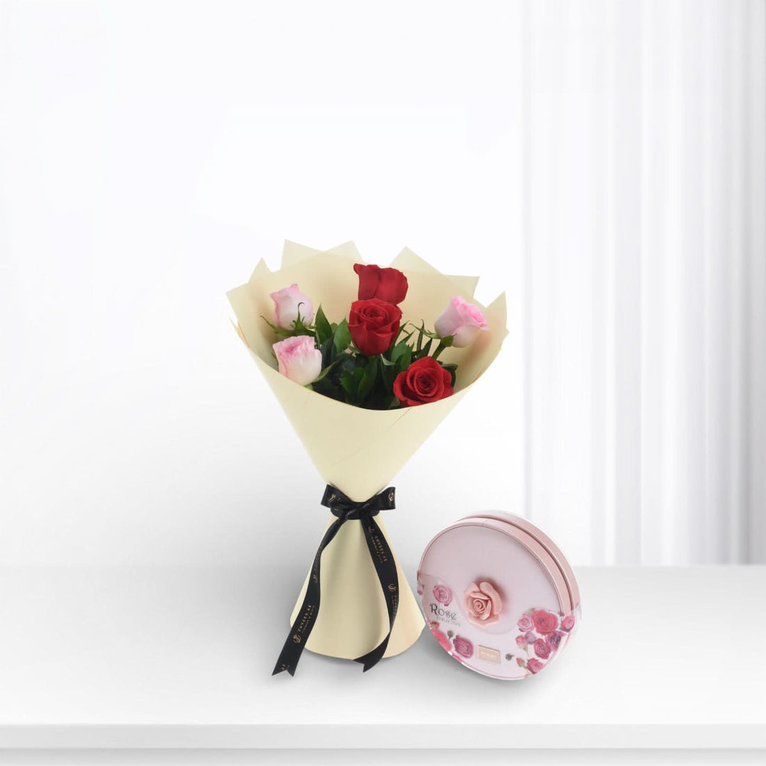 Contrast Of 6 Roses Chocolate Combo - Zuvees.ae
