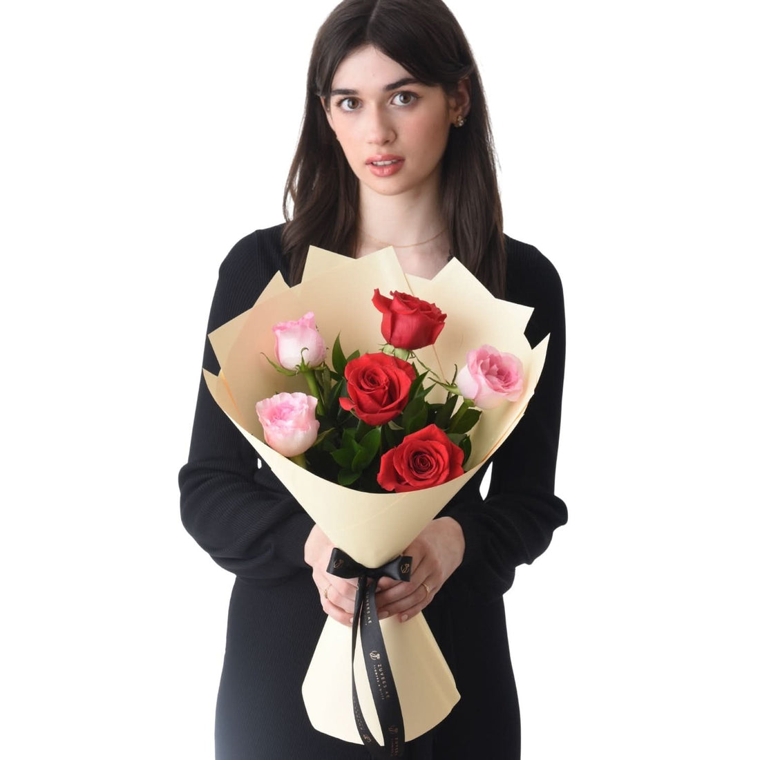 Contrast Of 6 Roses Chocolate Combo - Zuvees.ae