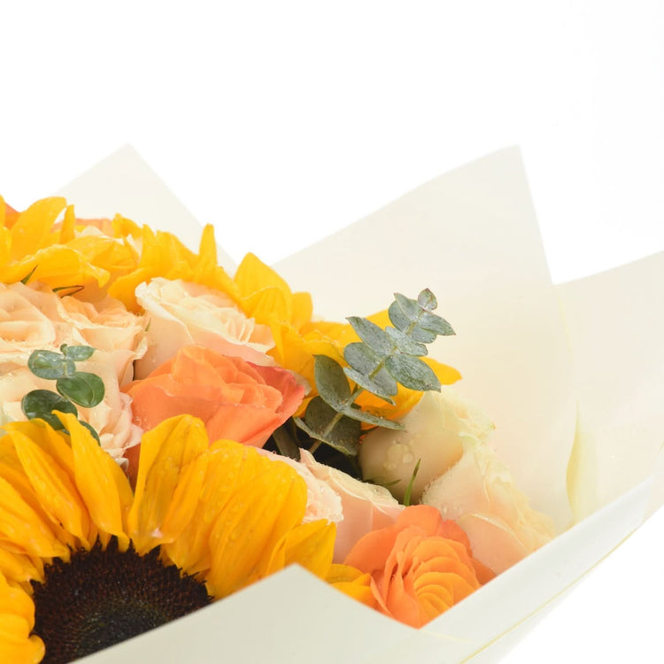 Golden Eclipse Bouquet - Zuvees.ae