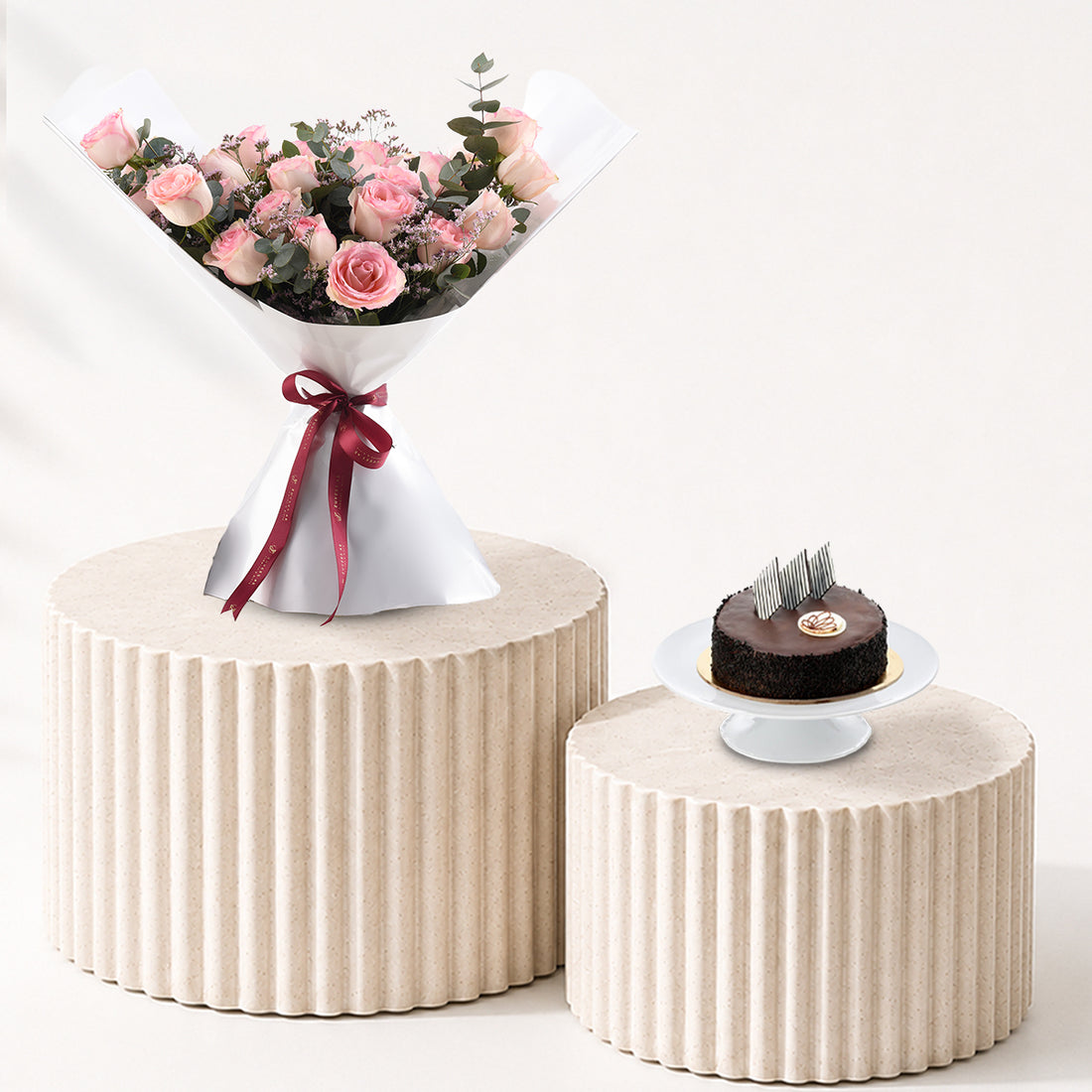 Royal Pink Bouquet with Cake - Zuvees.ae