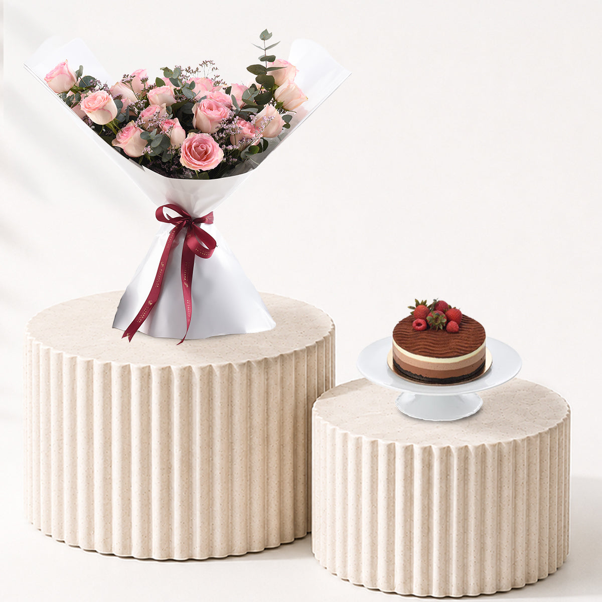 Royal Pink Bouquet with Cake - Zuvees.ae