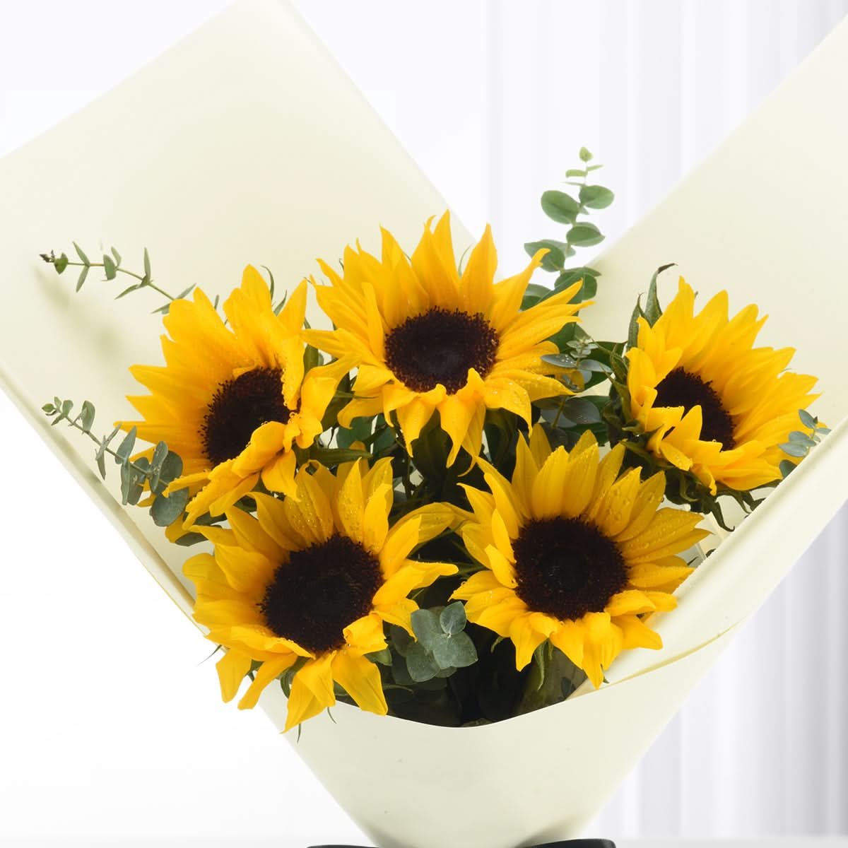 Sunflower Symphony Bouquet - Zuvees.ae