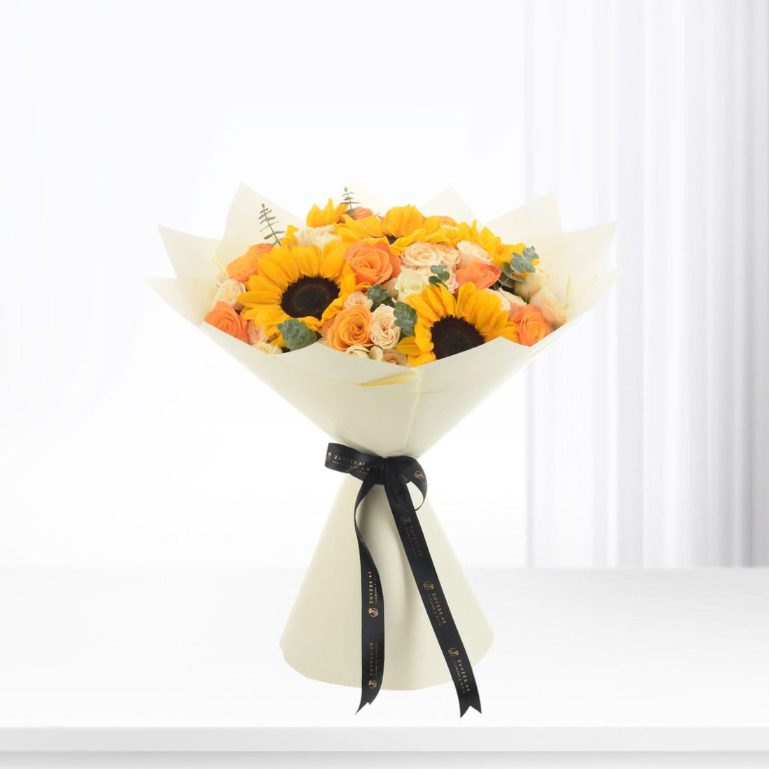 Golden Eclipse Bouquet - Zuvees.ae